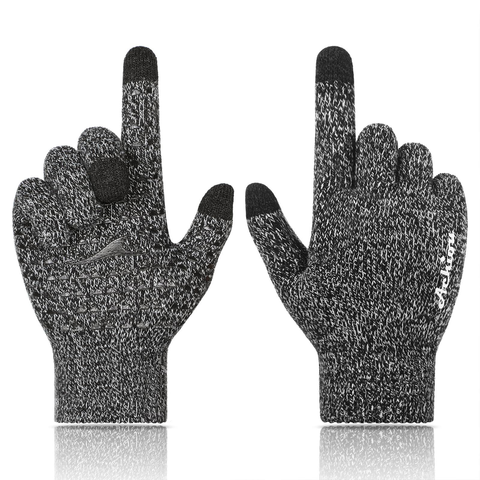 Achiou Winter Gloves in black, showing touchscreen-compatible fingertips
