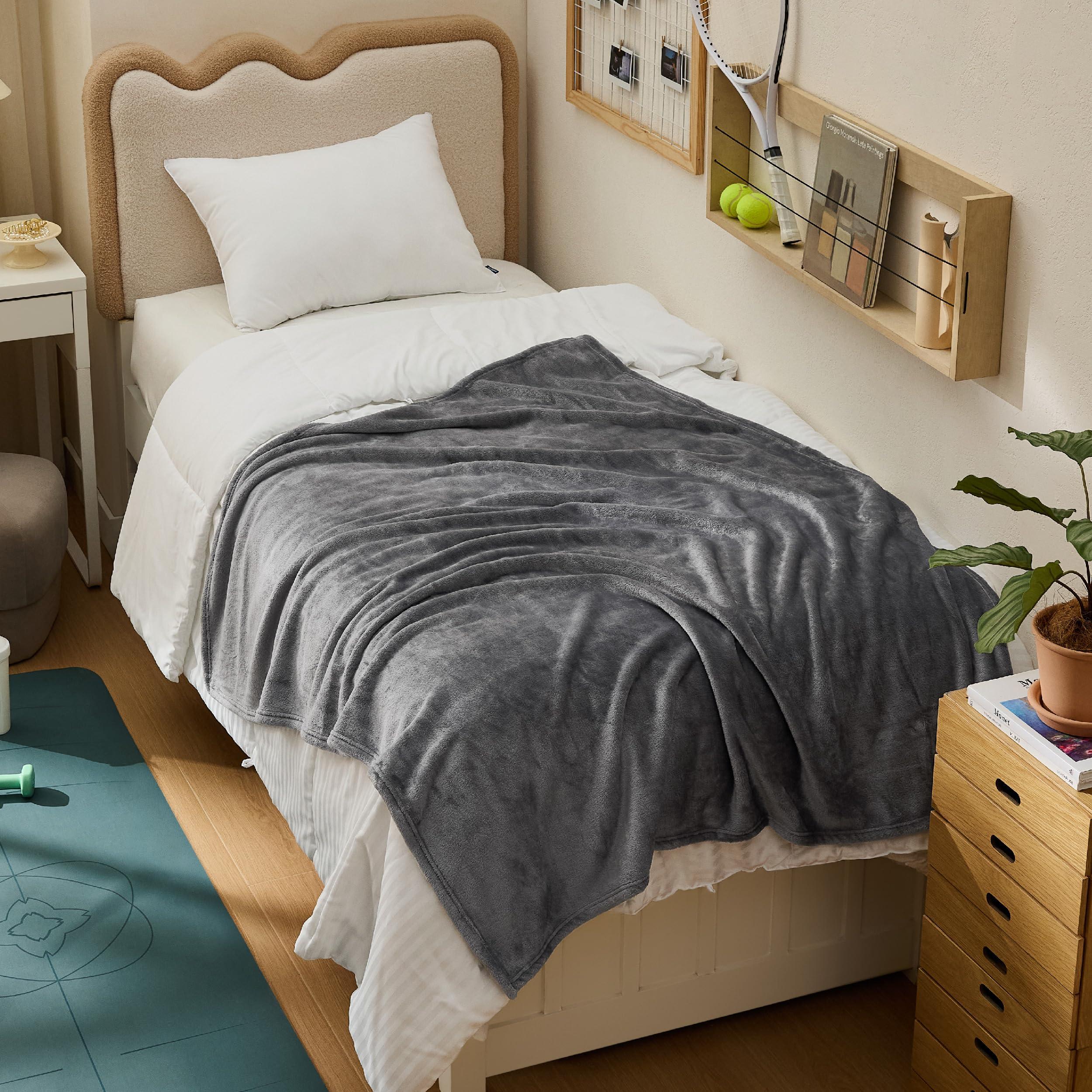 Bedsure GentleSoft Fleece Blanket Twin XL in Grey, soft and cozy